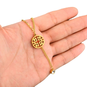 Gold-plated titanium steel necklace with a round Fu character pendant on palm