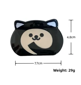 Detail showing cartoon dog claw clip dimensions 7.7cm by 4.8cm and 29g weight