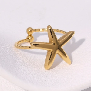 Starfish shaped 18k gold plated stainless steel open ring with textured band detail