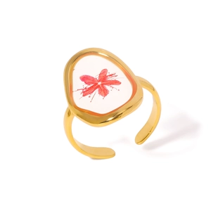 Adjustable 18k gold plated stainless steel ring with dried flower resin inlay design