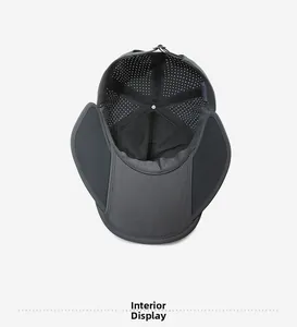 Détail de la doublure en maille respirante et des trous de ventilation du chapeau