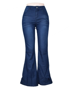 Detailansicht der dunkelblauen Schlagjeans mit hoher Taille und Wascheffekten