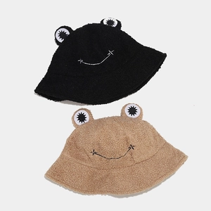 Cute frog-shaped plush bucket hats in black and beige with star smile embroidery