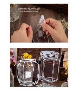 Detailansicht transparenter PET-Sticker mit Glasgefäß-Design auf Holzuntergrund