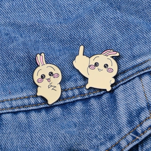 Spilla in Smalto Con Coniglio Cartone Animato Carino Distintivo in Lega Animale per Vestiti Zaino Accessori Gioielli Regalo