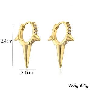 Detailansicht der goldene Ohrringe mit Zirkonia-Spikes, Maße 2,4cm x 2,1cm, 4g Gewicht