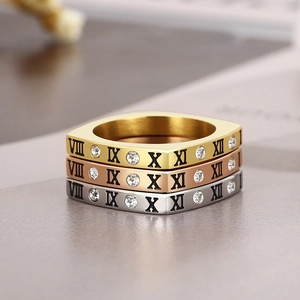 Set di tre anelli quadrati in acciaio inossidabile oro, argento e rosa con cristalli