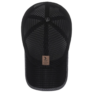 Atmungsaktive Mesh-Baseballkappe mit grauem Rand und Lederpatch für Sonnenschutz im Freien