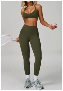 Detail of high-waist olive green yoga pants with elastic fabric for butt lifting effect