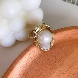 Irregular golden baroque pearl open ring with elegant geometric frame for women