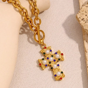 Detail of 18K gold-plated chunky chain necklace with colorful gemstone cross pendant