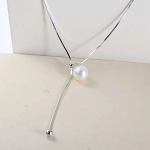 Minimalist S925 sterling silver snake chain necklace with white pearl pendant and silver bead