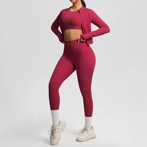 Dreiteiliges Yoga-Set mit roter Zipper-Jacke, Sport-BH und hoch taillierten Fitness-Leggings