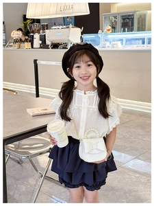 Detail of a white pearl handle crossbody bag with bow for sweet princess girls outfit