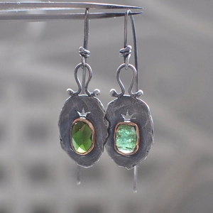 Boucles d'oreilles vintage en argent avec pierre naturelle verte et design couronne