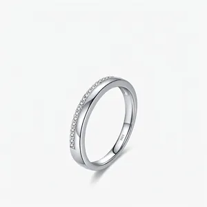 Minimalistischer Ring Aus 925 Sterling Silber Mit Pave Weißem Zirkon Dünnes Stapelbares Modeschmuck Band Für Damen