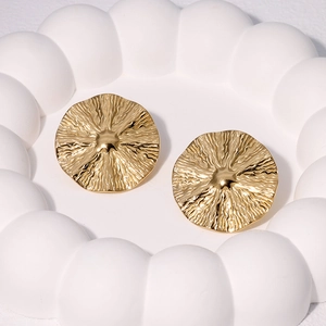 Boucles d'oreilles minimalistes en acier doré 18K avec texture de feuille de lotus