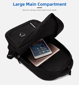 Vista interior de mochila ejecutiva de gran capacidad con compartimentos para portátil
