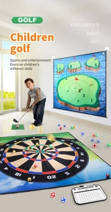 Detalle del set de golf para niños con diana de isla, alfombrilla y bolas adhesivas