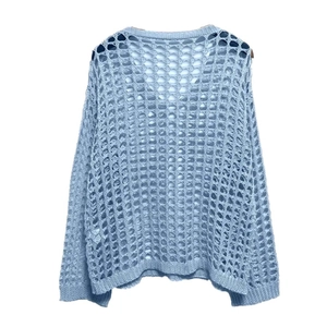 Gilet en maille ajourée bleu clair avec manches longues et coupe ample pour la plage