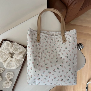 Sac fourre-tout à fleurs avec poignées en cuir marron et fermeture magnétique interne