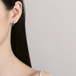 925 silver twist rope hoop earrings with zircon stone worn by model on grey background