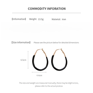 Tableau des tailles et détails des boucles d'oreilles ovales en émail noir et fer