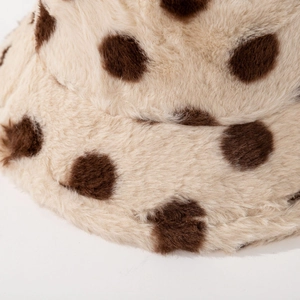 Cappello bucket in peluche beige a pois marroni in finta pelliccia calda per inverno