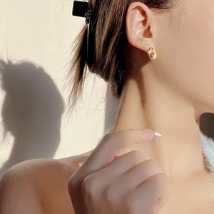 Elegant gold irregular twisted geometric earrings with minimalist aesthetic for women