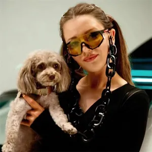 Outdoor sports sunglasses with yellow lenses and black thick chain strap for cycling