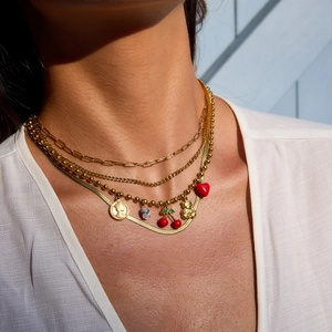 Collana a strati in oro 18K acciaio con ciliegie rosse, orsetto d'oro e ciondoli a moneta
