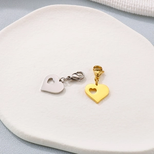 Pendentif cœur à la mode avec fermoir mousqueton en finition dorée et argentée