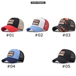 Collezione di cappelli trucker in rete con toppe di montagna in vari colori