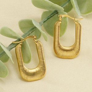Boucles d'oreilles créoles modernes en acier inoxydable doré 18K à texture nervurée