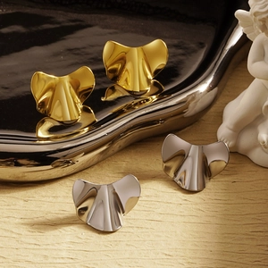 Boucles d'Oreilles Clous en Acier Titane à Plis Irréguliers pour Femmes Boucles d'Oreilles Vagues Géométriques Rétro