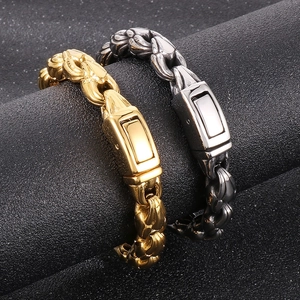Detail of 10mm stainless steel melon seed chains in gold and silver with push-button clasp