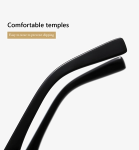Detail of comfortable black temples with anti-slip design on trendy cat eye sunglasses