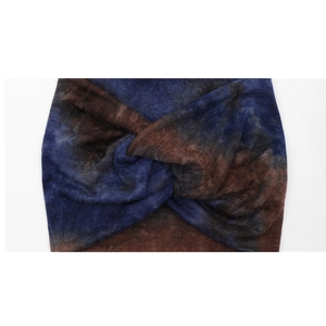 Detail shot of wide yoga headband featuring twist knot and blue brown tie-dye pattern