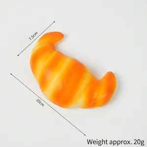 Modèle de croissant réaliste en mousse PU de 10cm avec texture dorée et dimensions