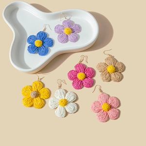 Handmade Woven Raffia Flower Drop Earrings Bohemian Style Straw Floral Jewelry Women Summer Vacation Stainless Steel Post