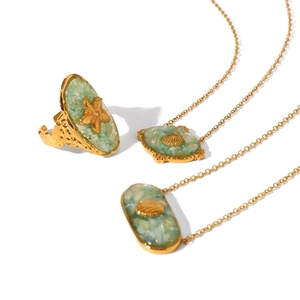 Golden ocean jewelry set with starfish rings and shell necklaces for a beach look