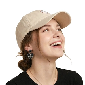 Beige cotton baseball cap with clover embroidery and black heart planet earrings