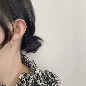 Minimalist S925 sterling silver square hoop earrings in gold finish worn by a model