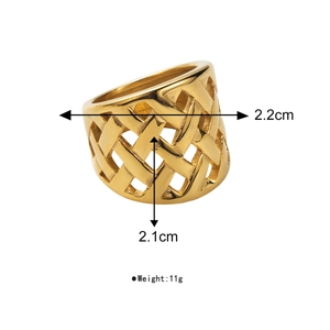 Detailed view of wide 18k gold braided ring with dimensions 2.2cm and 11g weight