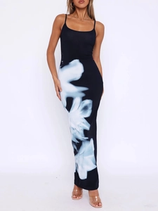 Elegante abito lungo nero da donna con stampa floreale bianca e sottili spalline