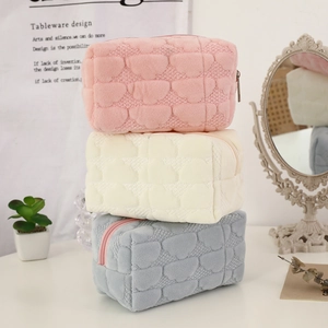 Plush Makeup Bag Cloud Quilted Pattern Large Capacity Portable Toiletry Storage Pouch For Women Girls