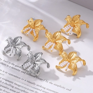 3D pleated flower tassel earrings with pearls in gold and silver stainless steel