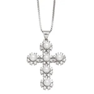 Collana con pendente a croce con perle bianche e zirconi su catena box in argento