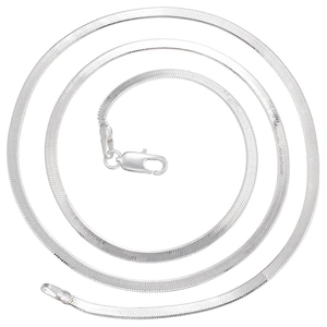 Elegante collar de cadena de serpiente plana de acero inoxidable plateado con cierre de langosta