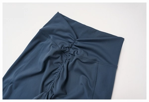 Detail of high waist V-shaped back seam and scrunch butt design on grey blue yoga pants
